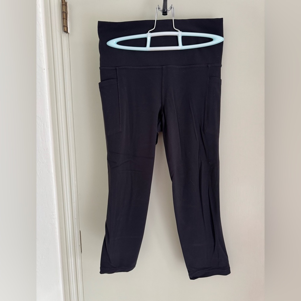Athleta Black PowerVita Capri Leggings